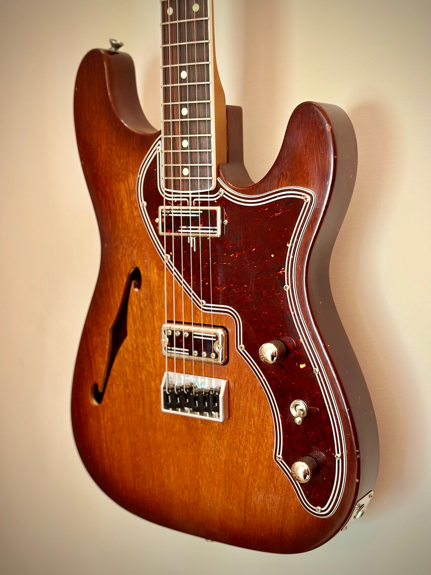 Stratelli Thinline in WhiskeyBurst Mahogany
